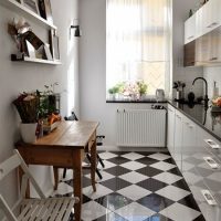 Šaurās virtuves dizains ar lineāru komplektu
