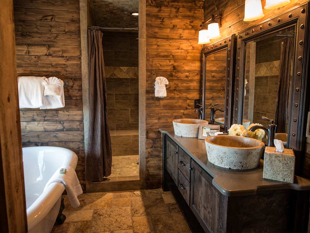 Interiér dřevěné koupelny