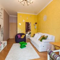 Žlutá barva v designu obývacího pokoje