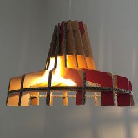 DIY vlnitý kartonový lustr