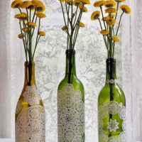 Pasu untuk bunga dari botol wain lama