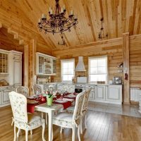 Perabot klasik di rumah kayu