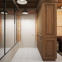 Sebuah kabinet kayu bukannya pembahagian antara lorong dan ruang tamu