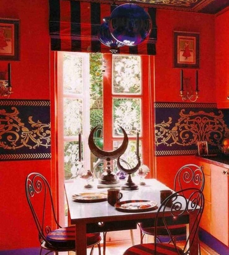 Interiér malé kuchyně v marockém stylu