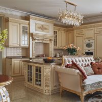 Elegantiška klasikinio stiliaus virtuvė