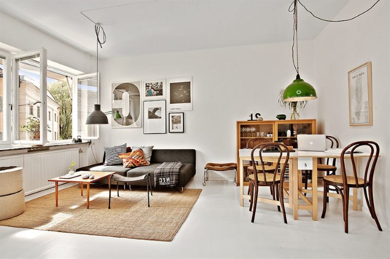 Interior studio apartament în culoare albă