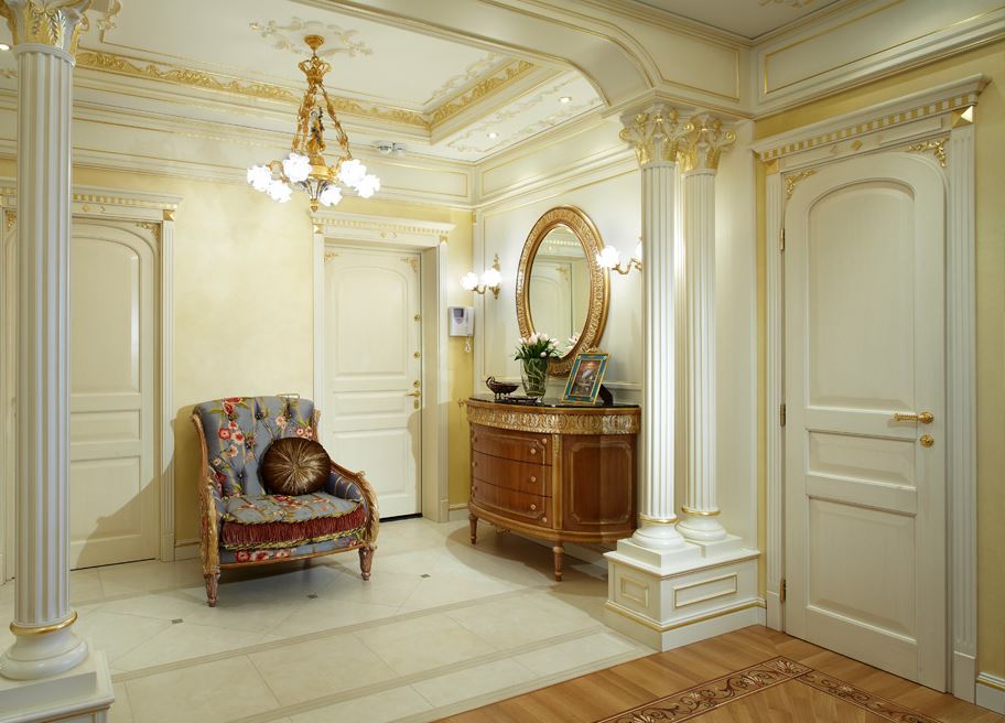Kleine lobby in klassieke stijl