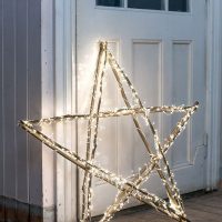 Šventinė žvaigždė, pagaminta iš medinių lazdelių