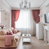 Pereți luminoși ai camerei de zi într-un stil clasic
