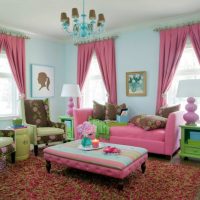 Hiasan dewan dengan tekstil merah jambu