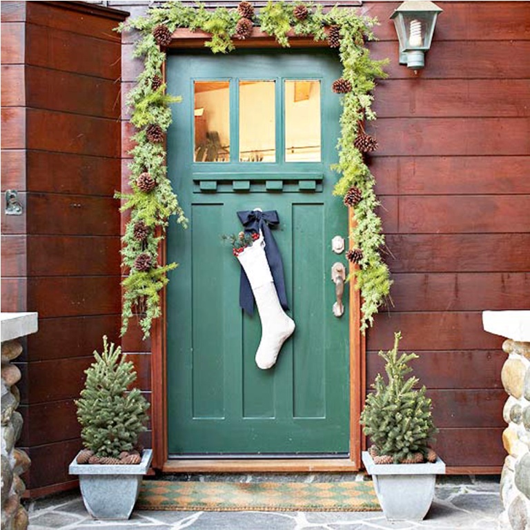 Dárkové ponožky na předních dveřích soukromého domu