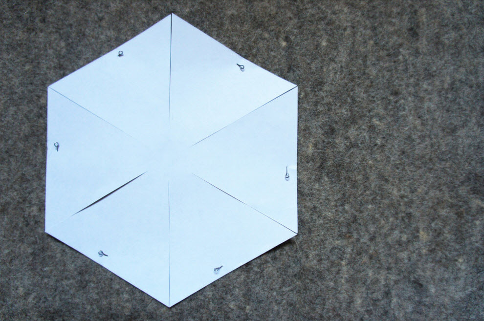 Model de hârtie albă pentru un coș