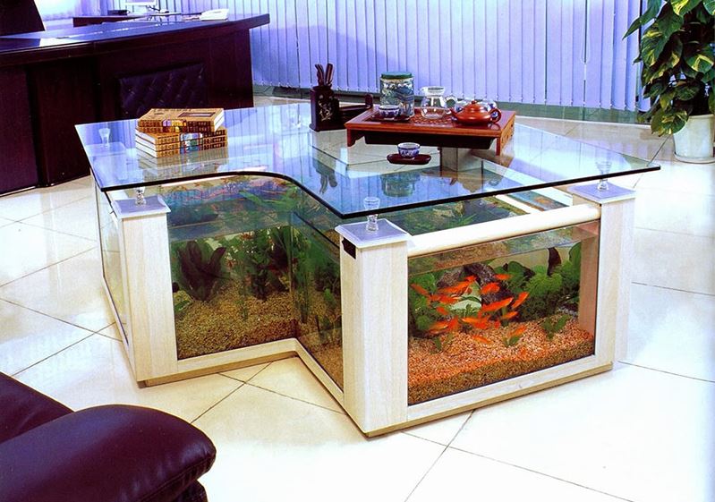 Konferenční stolek s integrovaným akváriem