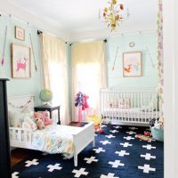 Интериор на стаята за две деца на различна възраст