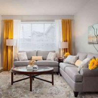 Design obývacího pokoje se dvěma pohovkami