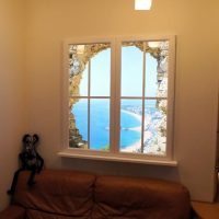 Virtuální okno v obývacím pokoji soukromého domu