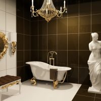 Italų stiliaus vonios kambario interjeras
