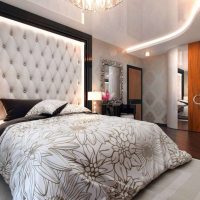 Dormitor într-un apartament Art Nouveau