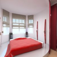 Pătură roșie pe pat într-un dormitor alb