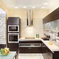 Virtuvės lubos su įmontuotais žibintais