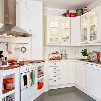 Witte keuken complexe configuratie