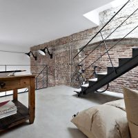 Loftový styl soukromého domu salonek