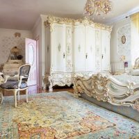 Interiér ložnice v klasickém stylu