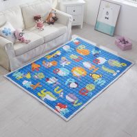 Modrý koberec v dětském pokoji