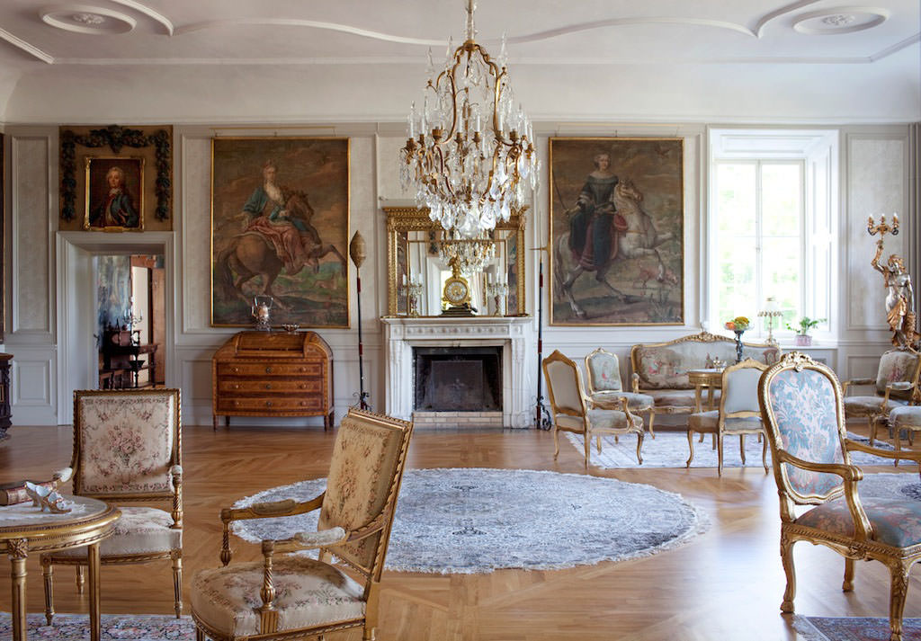 Barokní dekorace obývacího pokoje v koberci