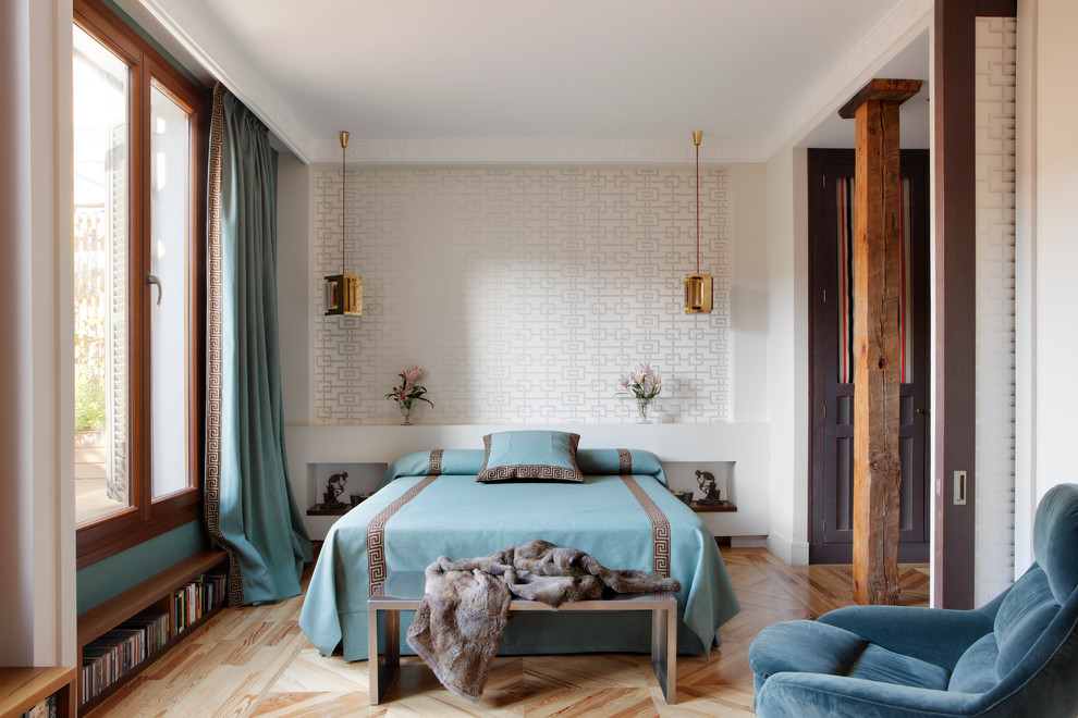 Material textil albastru în designul dormitorului