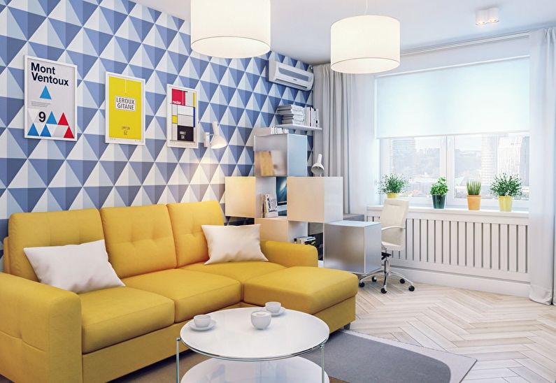 Wallpaper dengan corak geometri dalam nada biru di dinding di ruang tamu