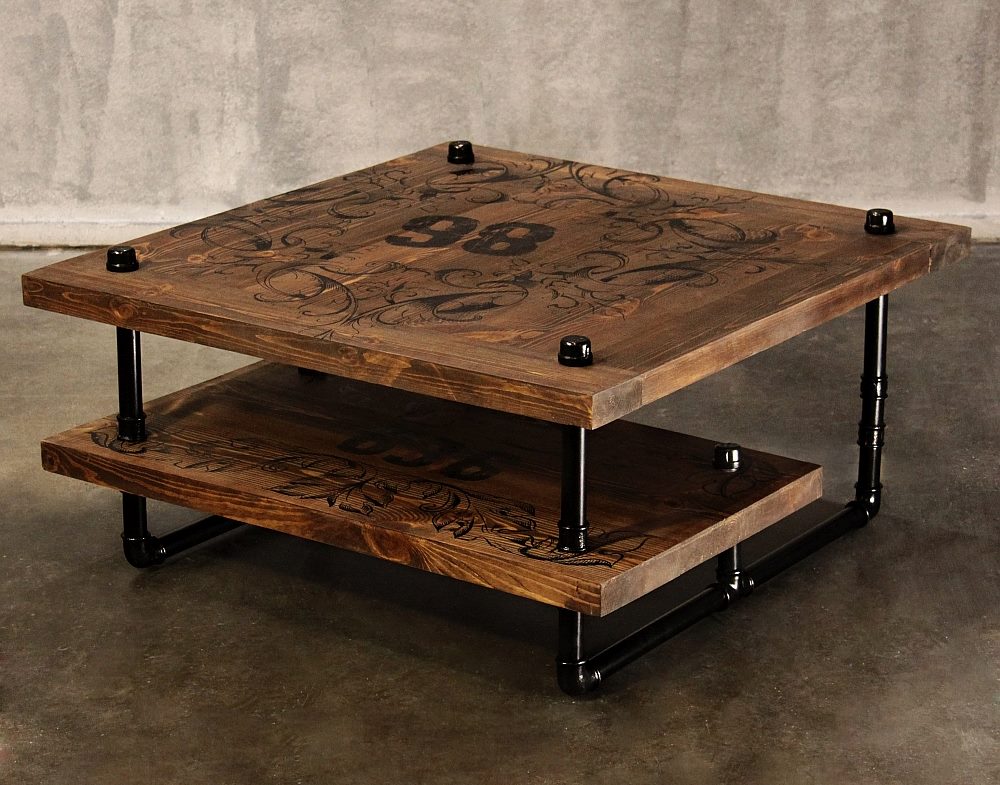 Zelfgemaakte tafel in industriële stijl