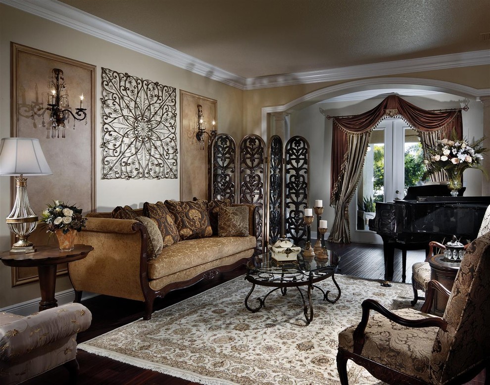 Gaišs paklājs gotiskā stila viesistabā