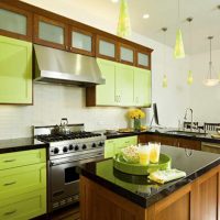 Зелени врати на кухненски комплект