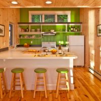 Podea din lemn în sufrageria bucătăriei
