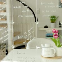 Inscripții în limba engleză pe plăci de oglindă