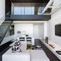 Interiér obývacího pokoje černé a bílé