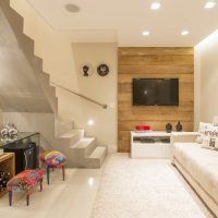 Návrh obývacího pokoje s betonovým schodištěm