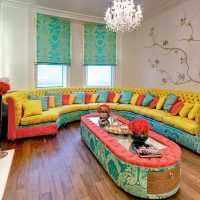 Didelė arkinio stiliaus sofa