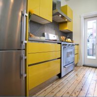 Dzeltena krāsa virtuves interjerā