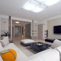 Dzīvojamās istabas dizains baltā krāsā