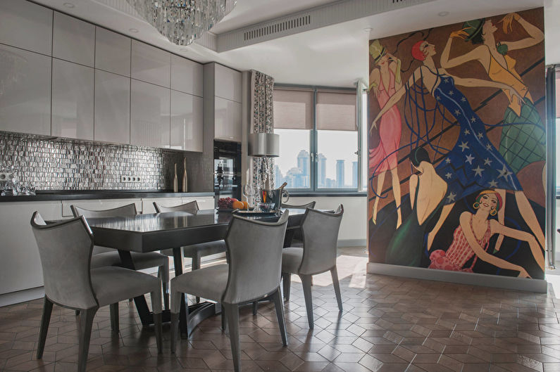 Art Deco stiliaus virtuvės interjeras pilkomis spalvomis