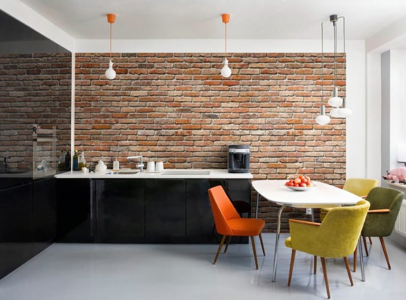 Sala da pranzo con cucina in muratura