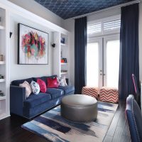 Design obývacího pokoje s vysokým stropem