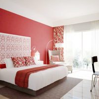 اللون الأحمر في غرفة النوم الداخلية
