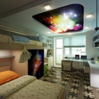 Žvaigždėtas dangus ant vaikų kambario lubų