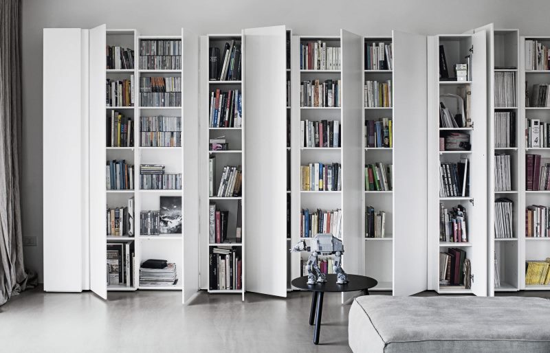 Witte boekenkasten met deuren