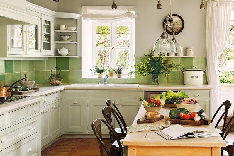 Șorț din ceramică verde în bucătărie în stilul Provence