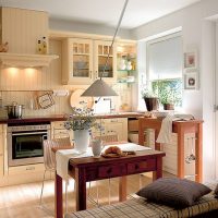 Bucătărie-living interior cu balcon