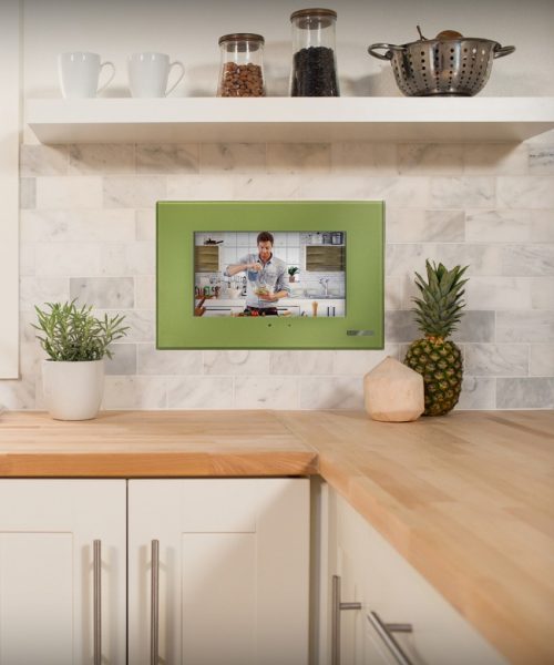 Možnost umístit televizor do kuchyně skrytým způsobem.